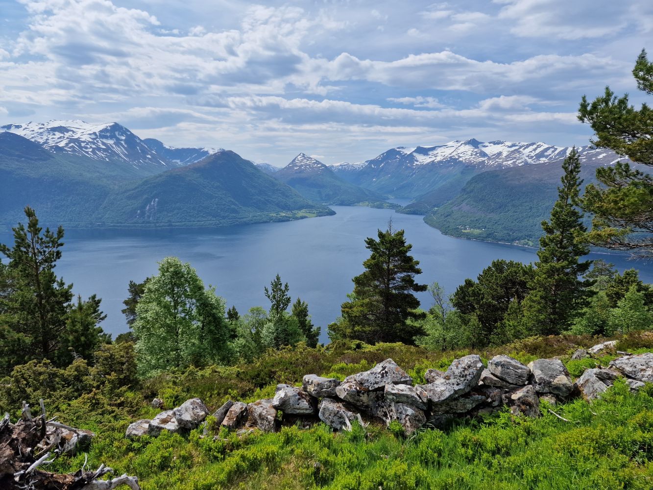 Fint utsiktspunkt framfor Homborsetsætra. Kilsfjorden
